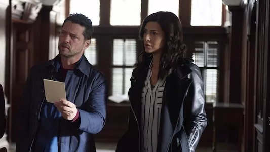 Poster del episodio 3 de Private Eyes online