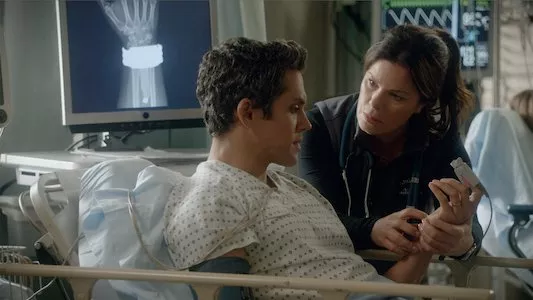 Poster del episodio 8 de Code Black online