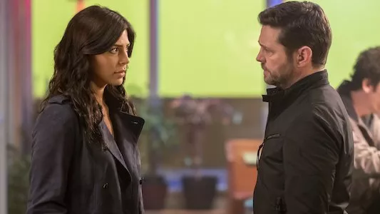 Poster del episodio 13 de Private Eyes online