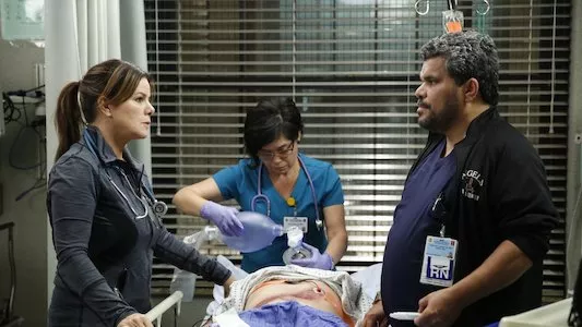 Poster del episodio 10 de Code Black online