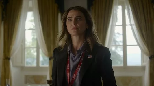 Poster del episodio 8 de La diplomática online