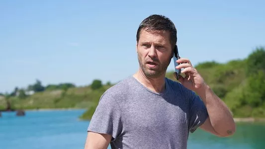 Poster del episodio 8 de Private Eyes online