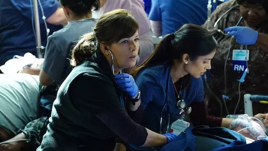 Poster del episodio 10 de Code Black online