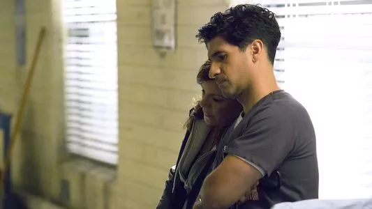 Poster del episodio 13 de Code Black online