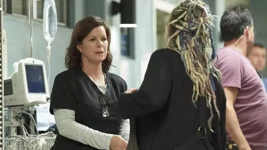 Poster del episodio 9 de Code Black online